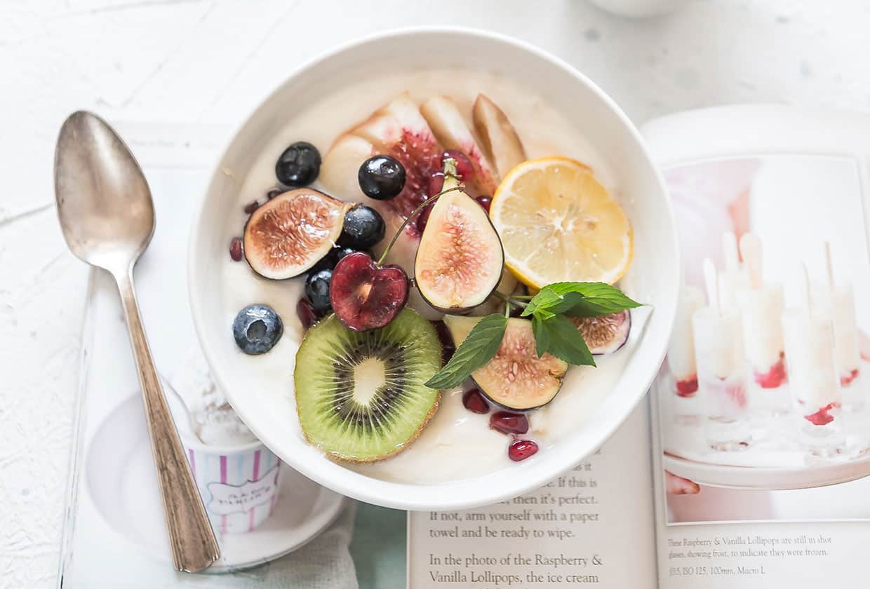 Duis euismod sollicitudin est eu tristique nibh 1 White ceramic plate with fruit